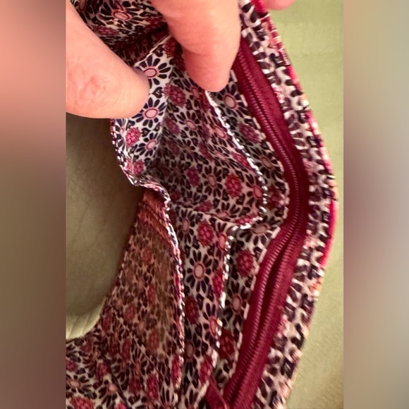Vera Bradley Riley Compact Wallet Raspberry Medallion Performance Twill NWOT’s - Picture 6 of 11